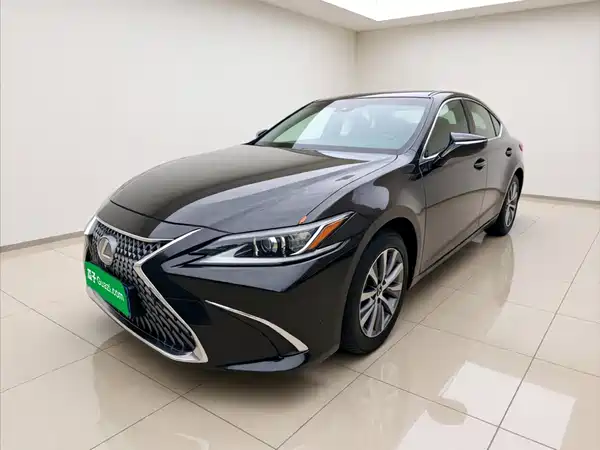 Lexus ES 2020
