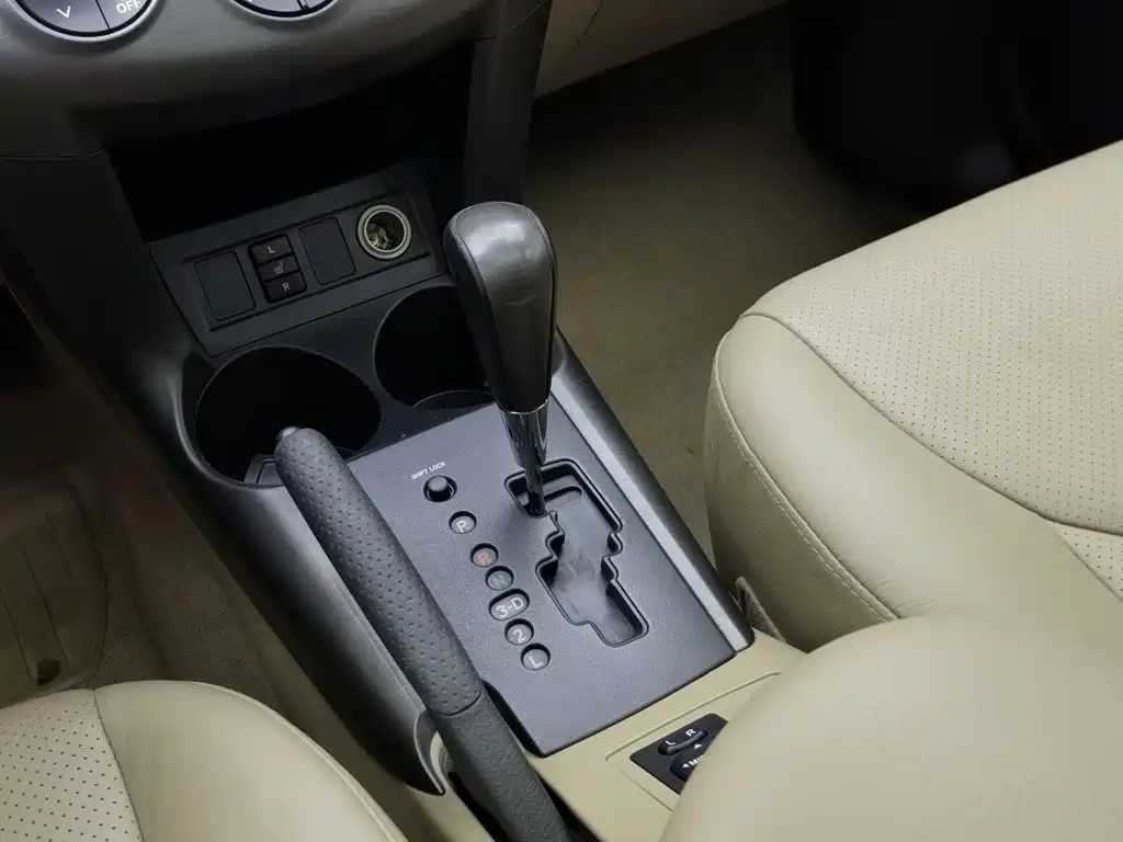 Toyota RAV4 2012 — фото 13