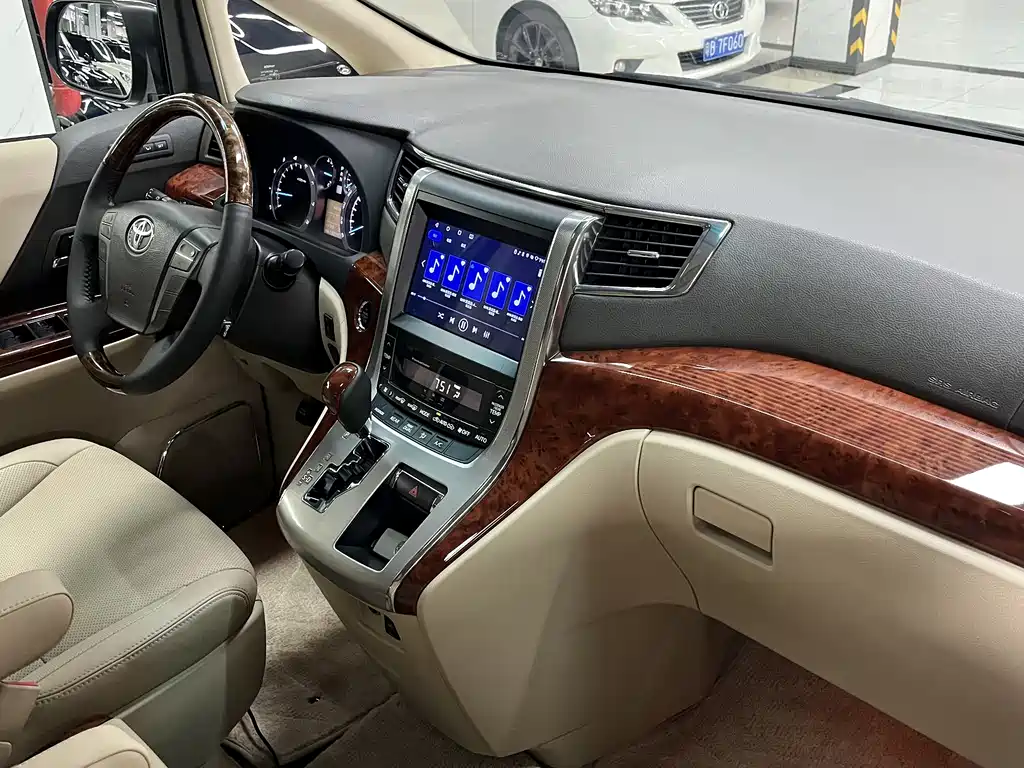 Toyota Alphard 2011 — фото 10