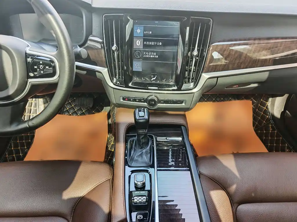 Volvo S90 2018 — фото 19