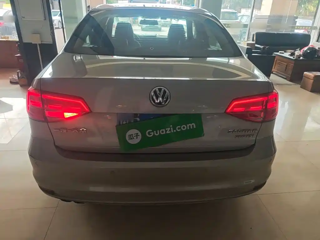 Volkswagen Sagitar 2018