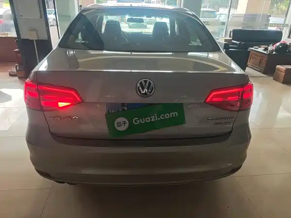Volkswagen Sagitar 2018