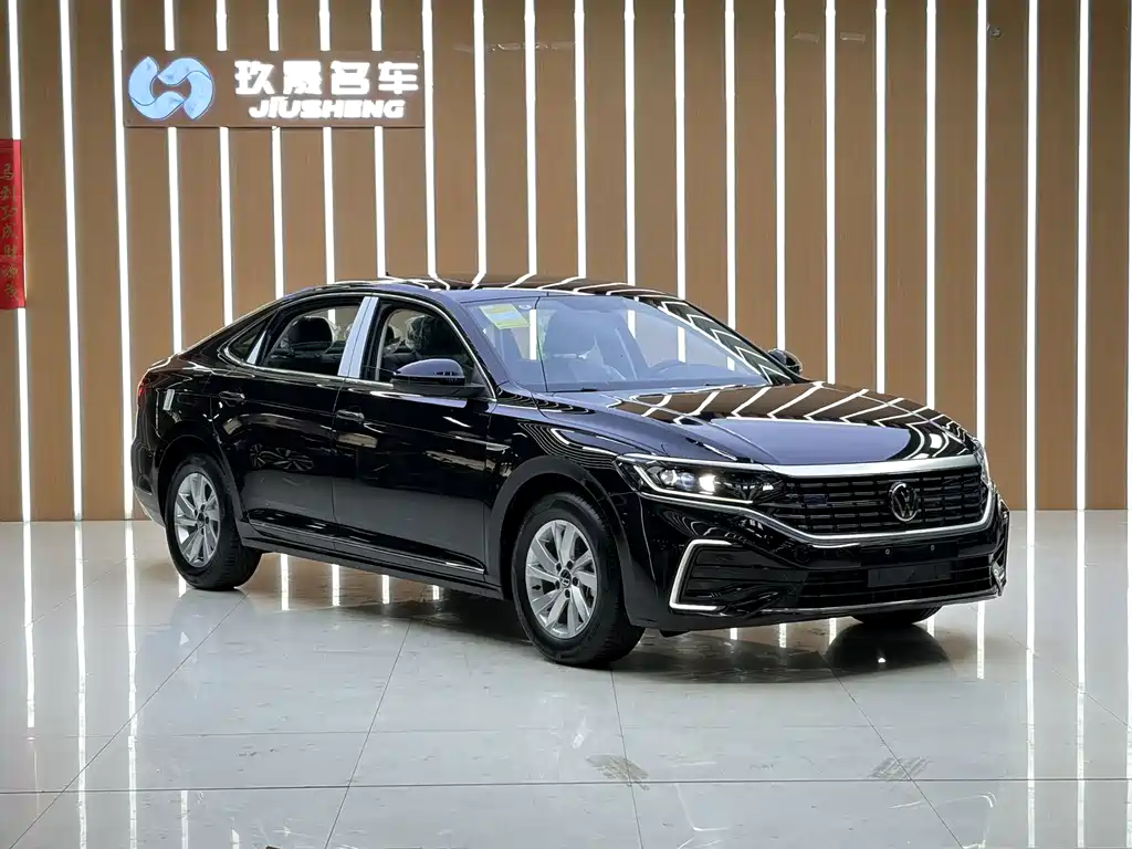 Volkswagen Passat PHEV 2025 — фото 3