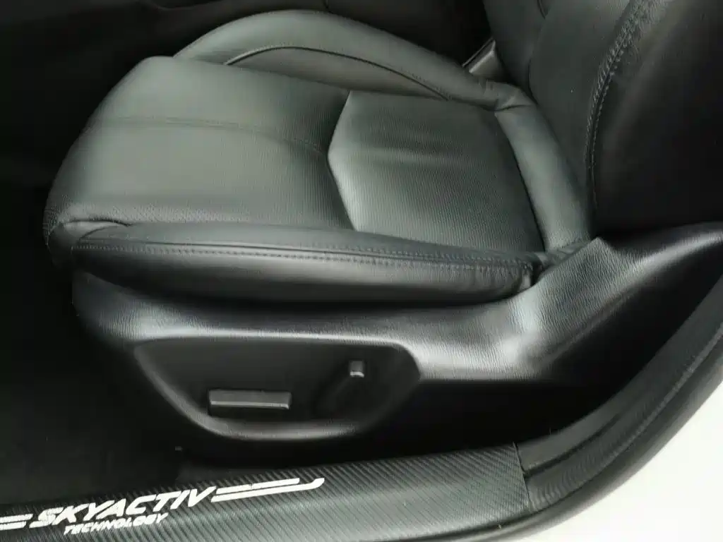 Mazda 3 Axela 2019 — фото 20