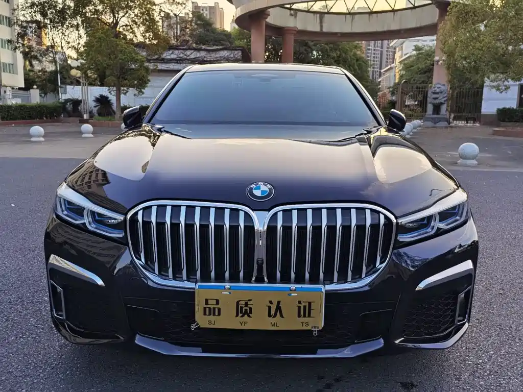 BMW 7 Series 2021 — фото 1