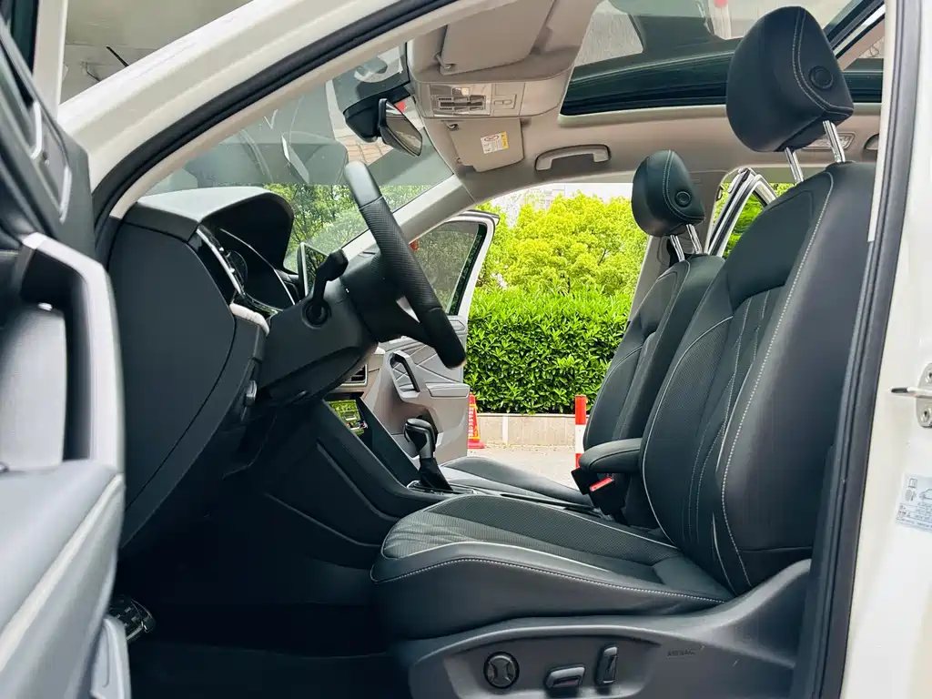 Volkswagen Tiguan L 2023 — фото 4