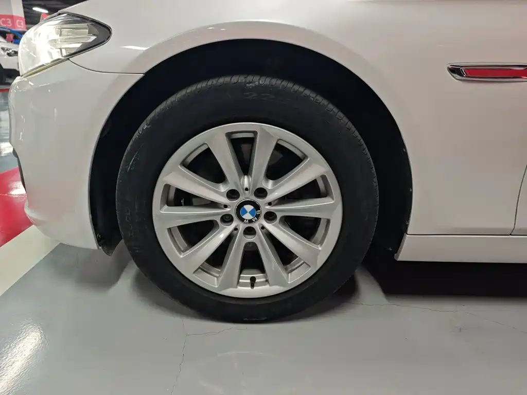 BMW 5 Series 2014 — фото 23