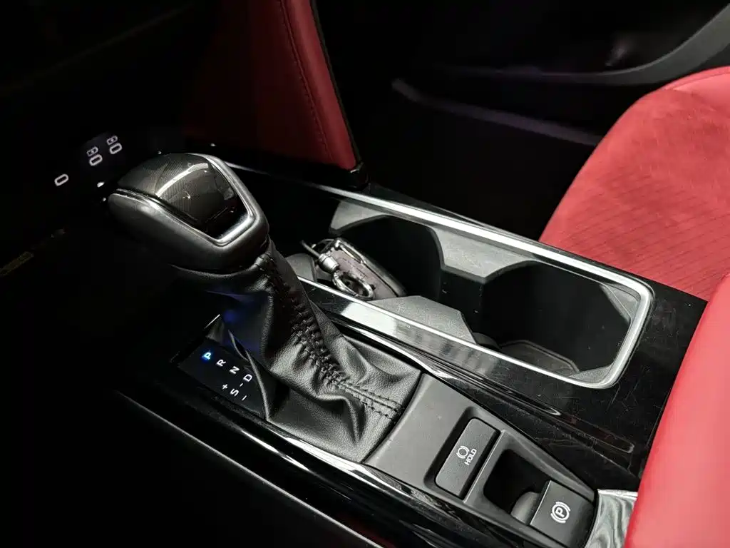 Toyota Camry 2024 — фото 12