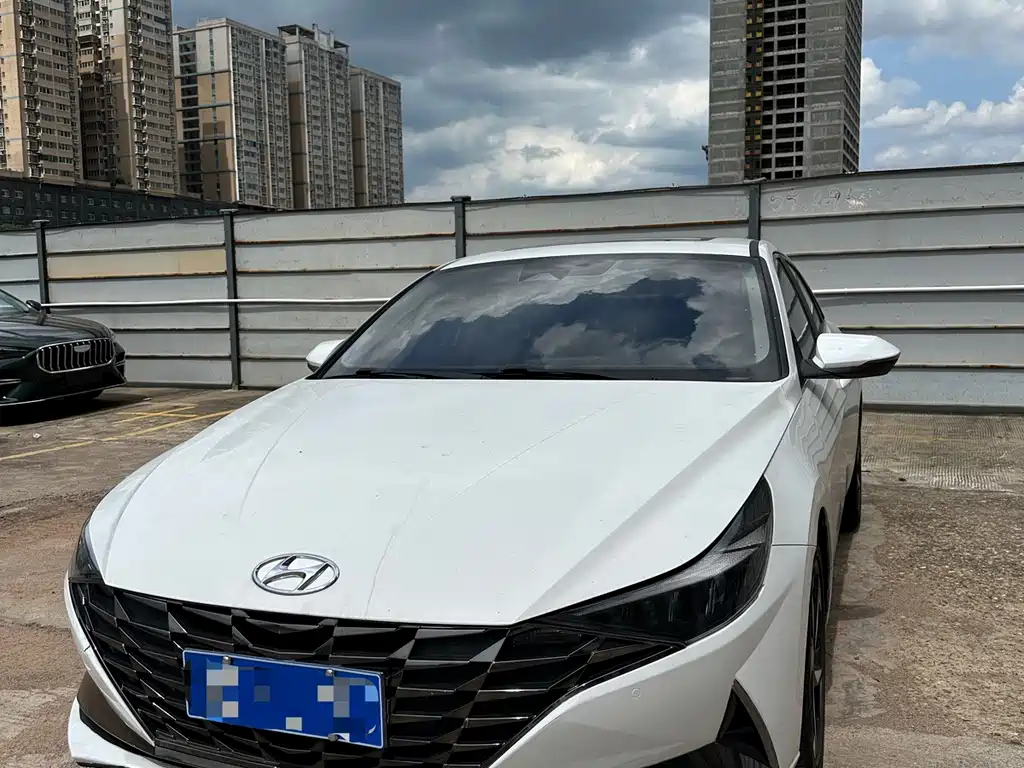 Hyundai Elantra 2022