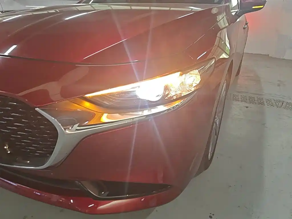 Mazda 3 Axela 2021 — фото 24