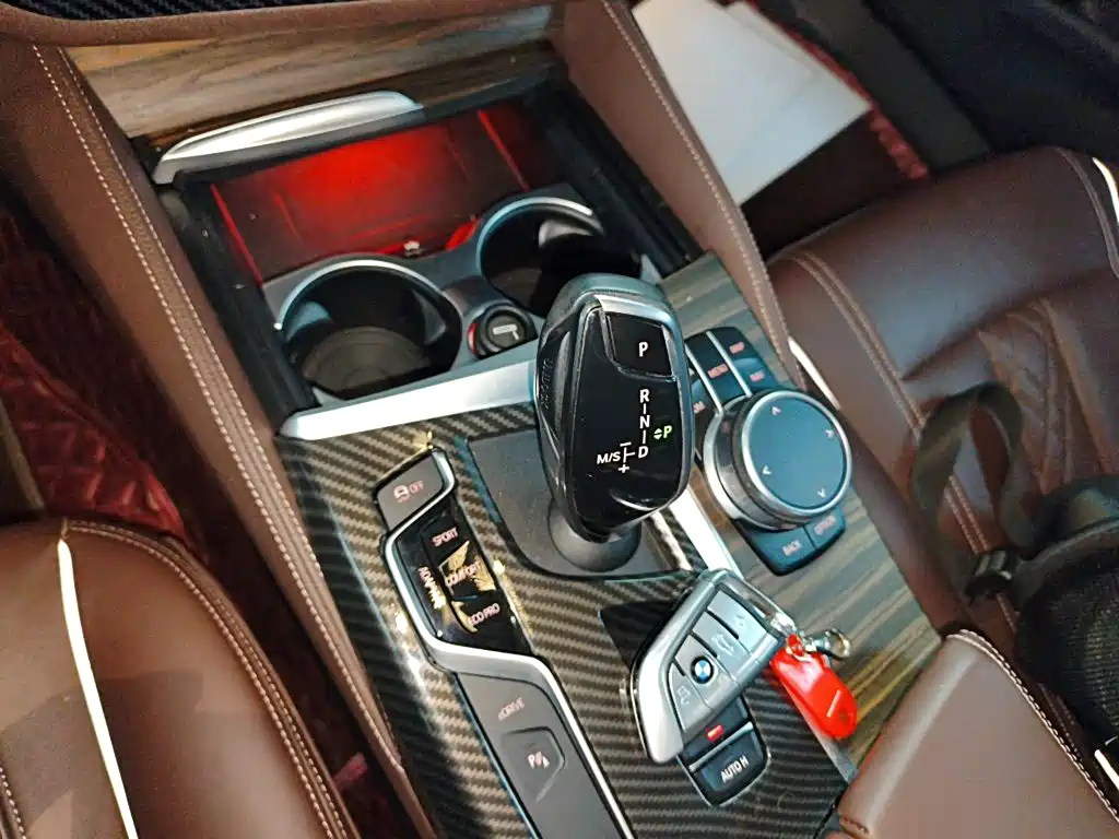 BMW 5 Series New Energy 2020 — фото 10