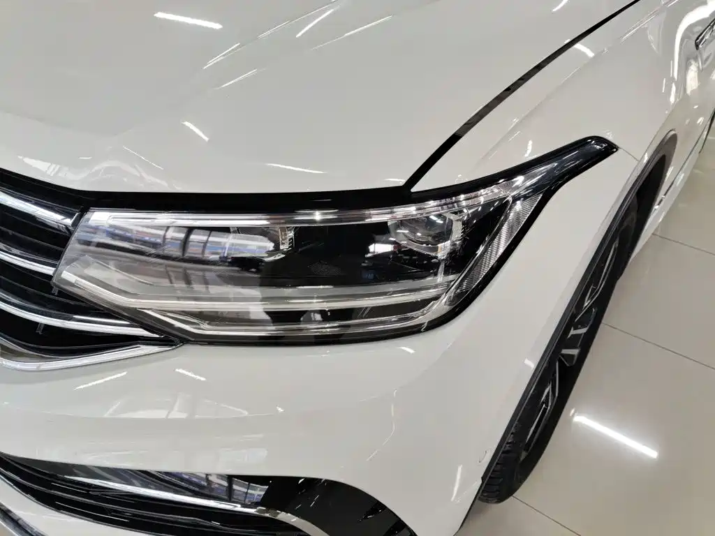 Volkswagen Tiguan L 2022 — фото 18