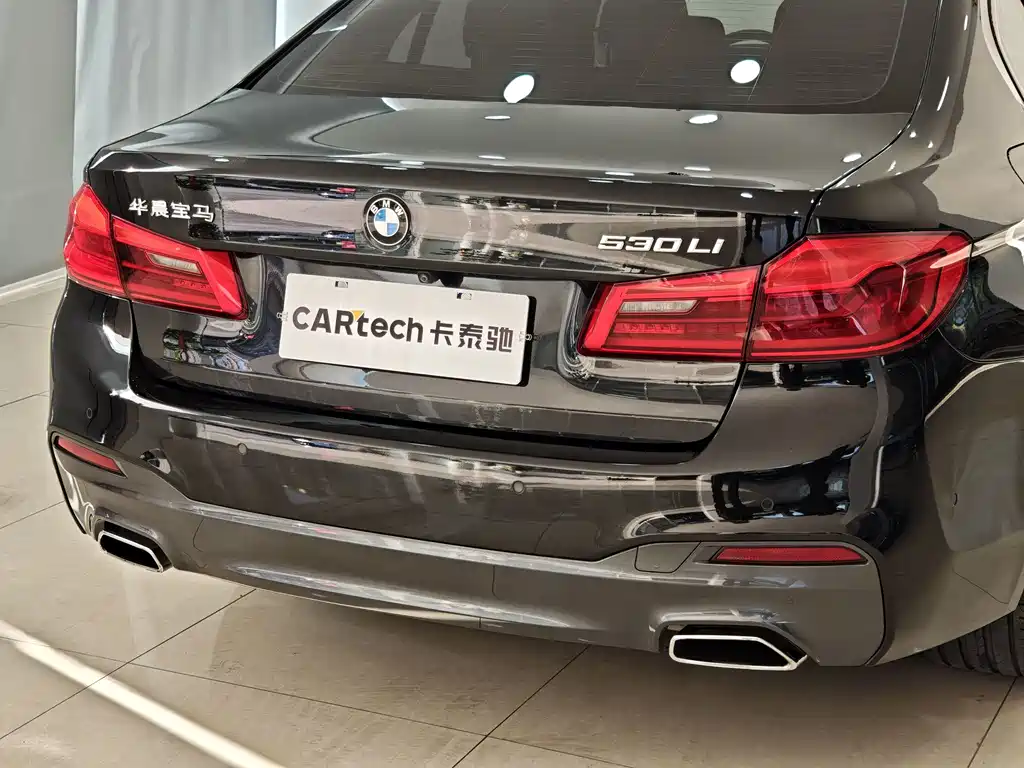 BMW 5 Series 2018 — фото 20