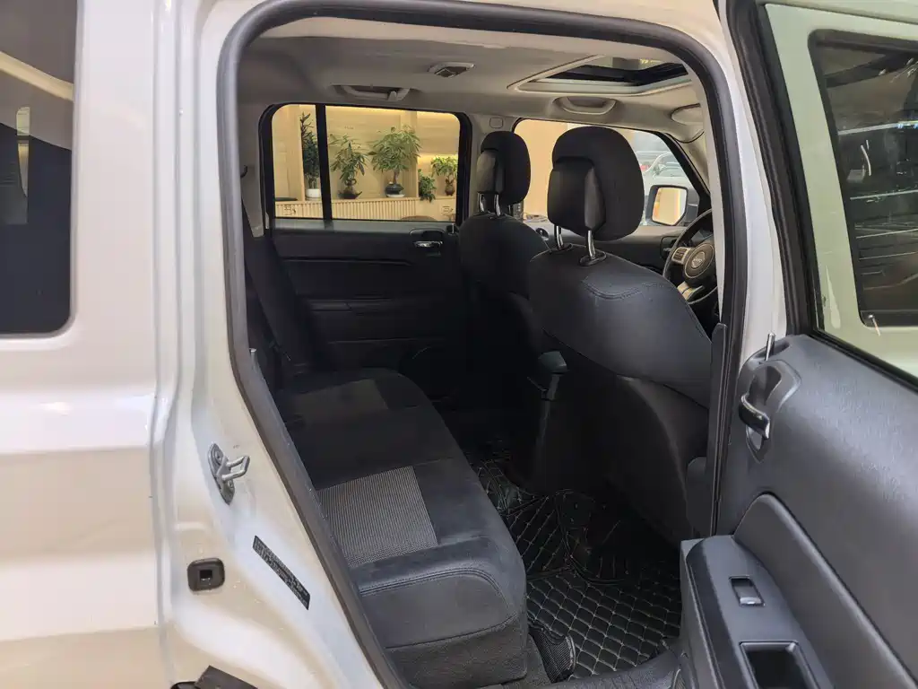 Jeep Patriot 2015 — фото 13