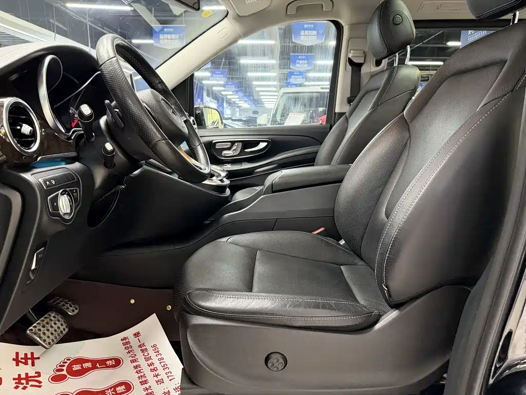 Mercedes-Benz V-Class 2020 — фото 18