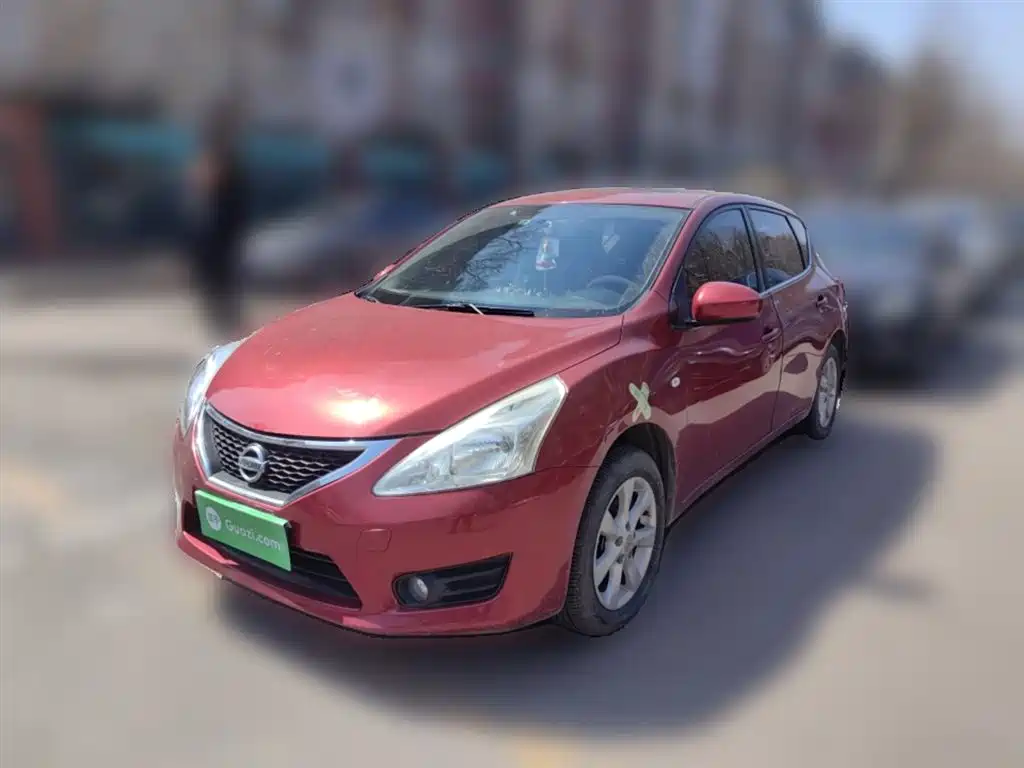 Nissan Tiida 2015 — фото 1