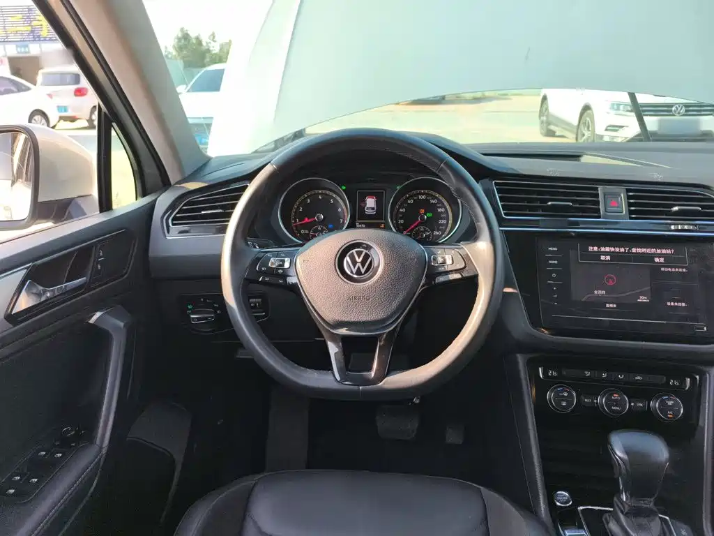 Volkswagen Tiguan L 2021 — фото 11