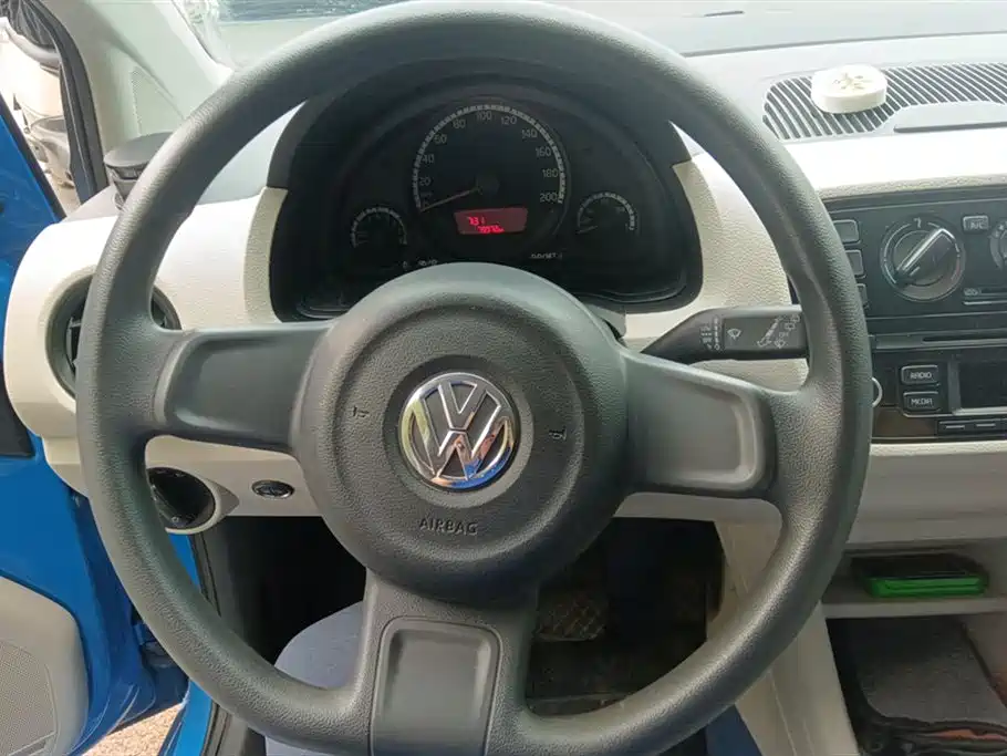Volkswagen up! 2016 — фото 15