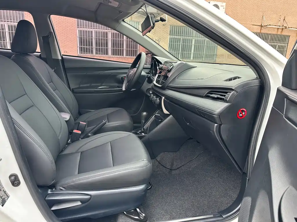 Toyota Yaris L 2019 — фото 14