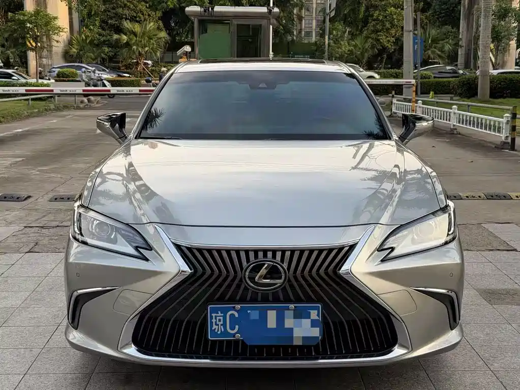 Lexus ES 2019 — фото 2