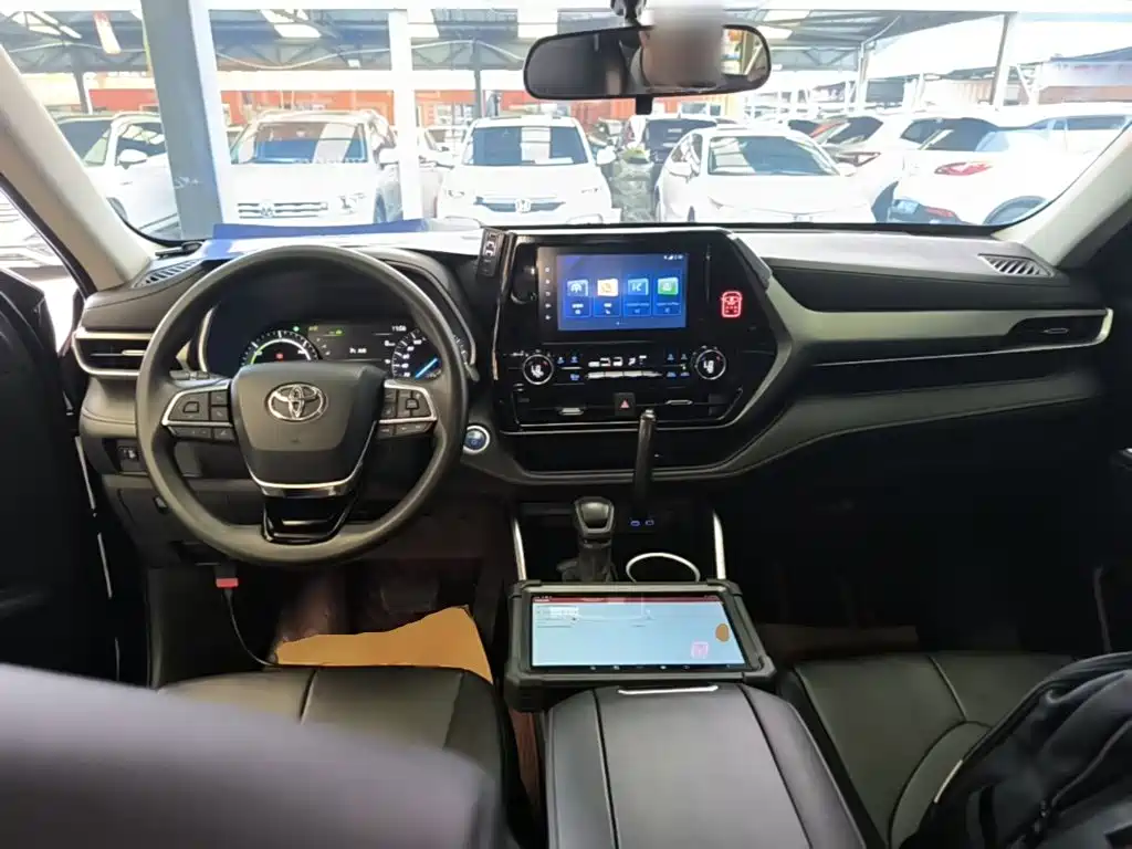 Toyota Highlander 2022 — фото 10