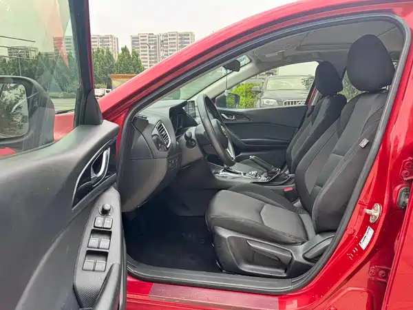 Mazda 3 Axela 2015