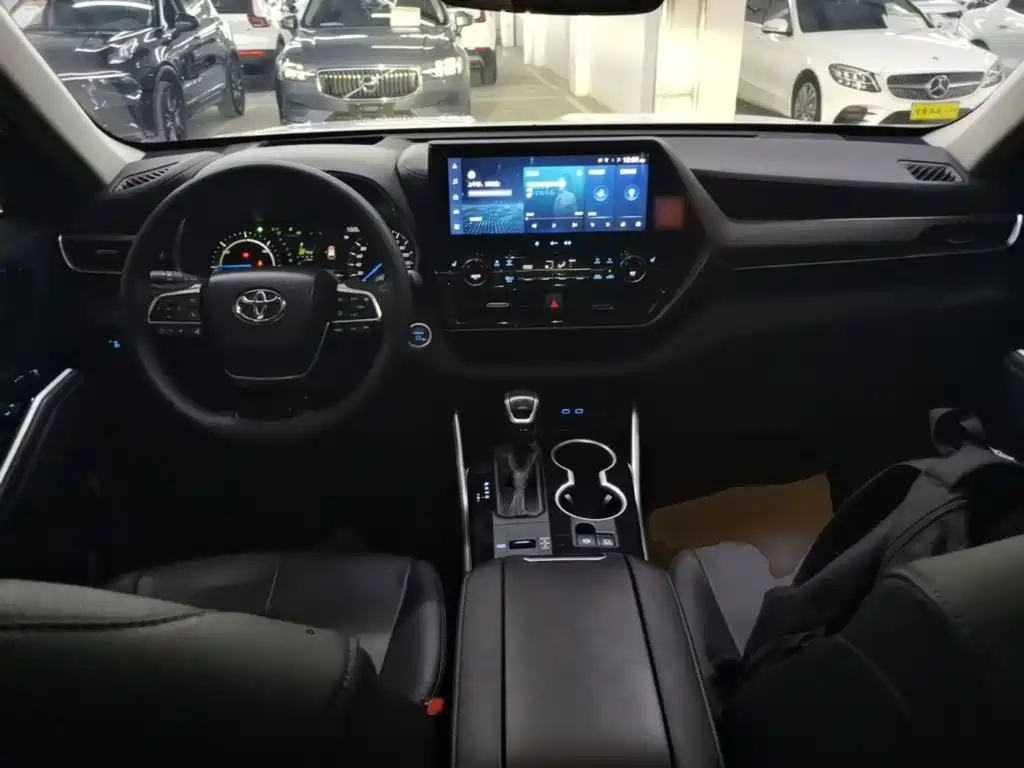Toyota Highlander 2022 — фото 10