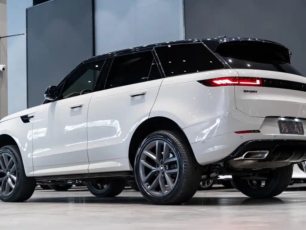 Land Rover Sport 2023 — фото 5