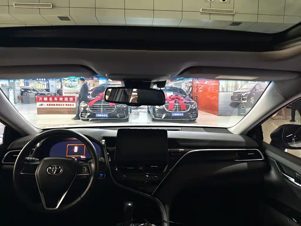 Toyota Camry 2022 — фото 13
