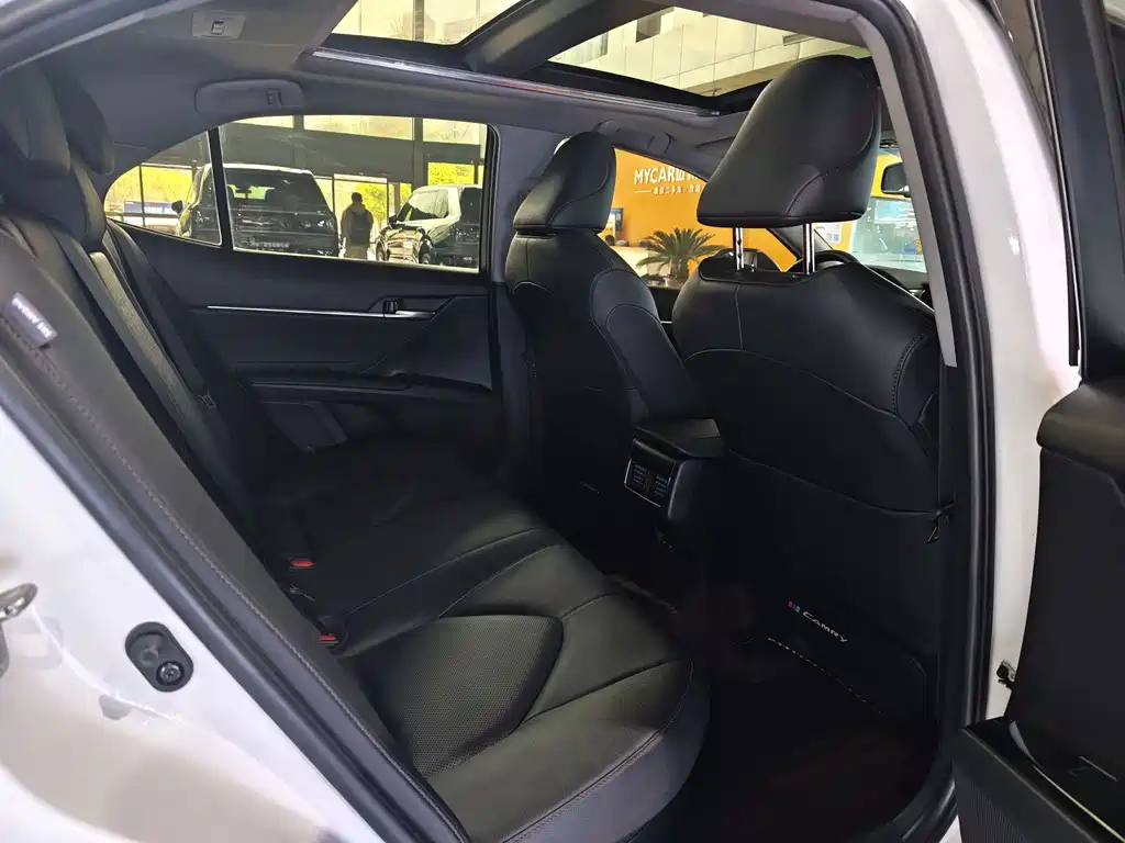 Toyota Camry 2022 — фото 15