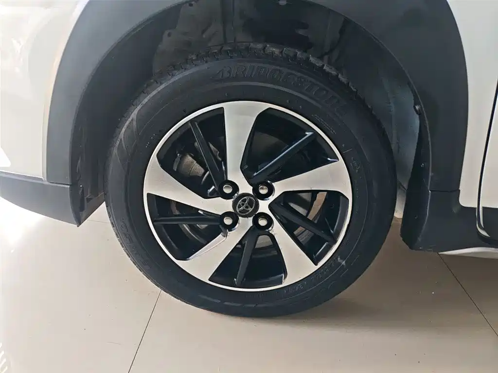 Toyota Yaris L 2022 — фото 25
