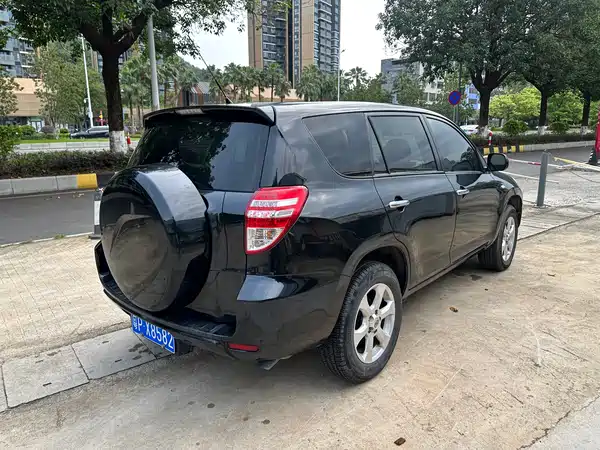 Toyota RAV4 2011