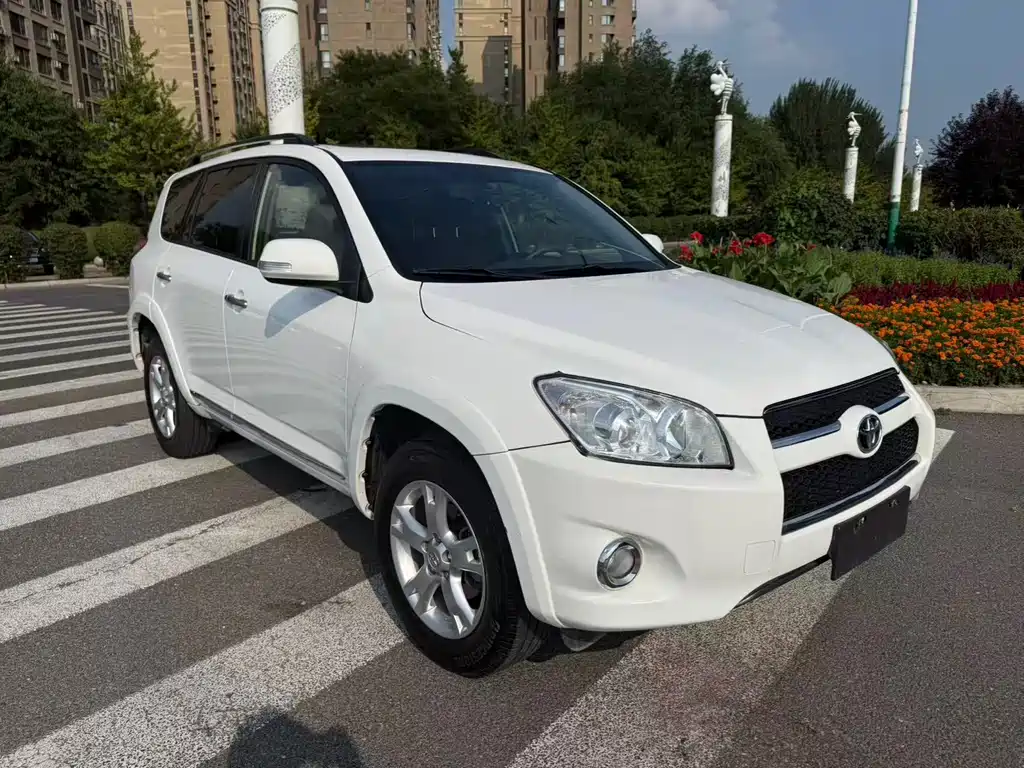 Toyota RAV4 2012 — фото 3