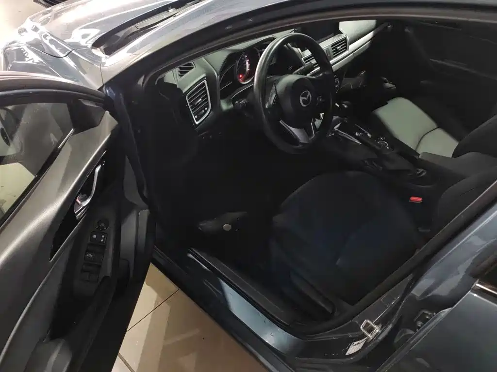 Mazda 3 Axela 2015 — фото 12