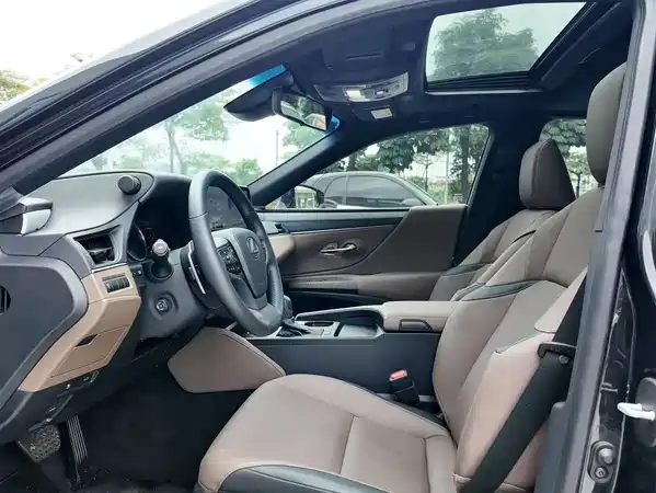 Lexus ES 2025