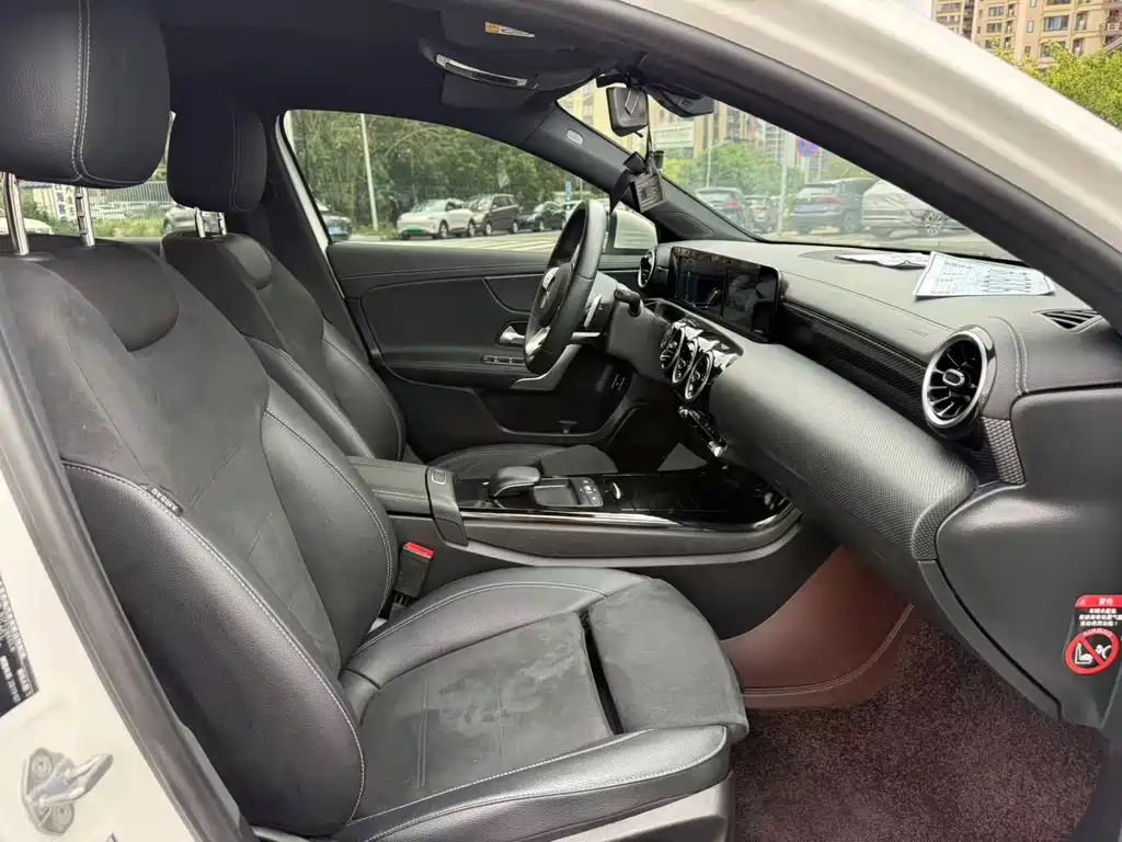 Mercedes-Benz A-Class 2019 — фото 10
