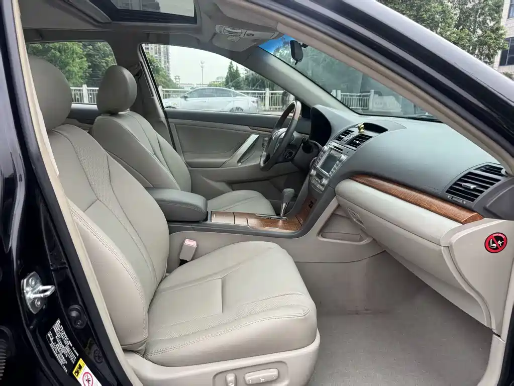 Toyota Camry 2011 — фото 13