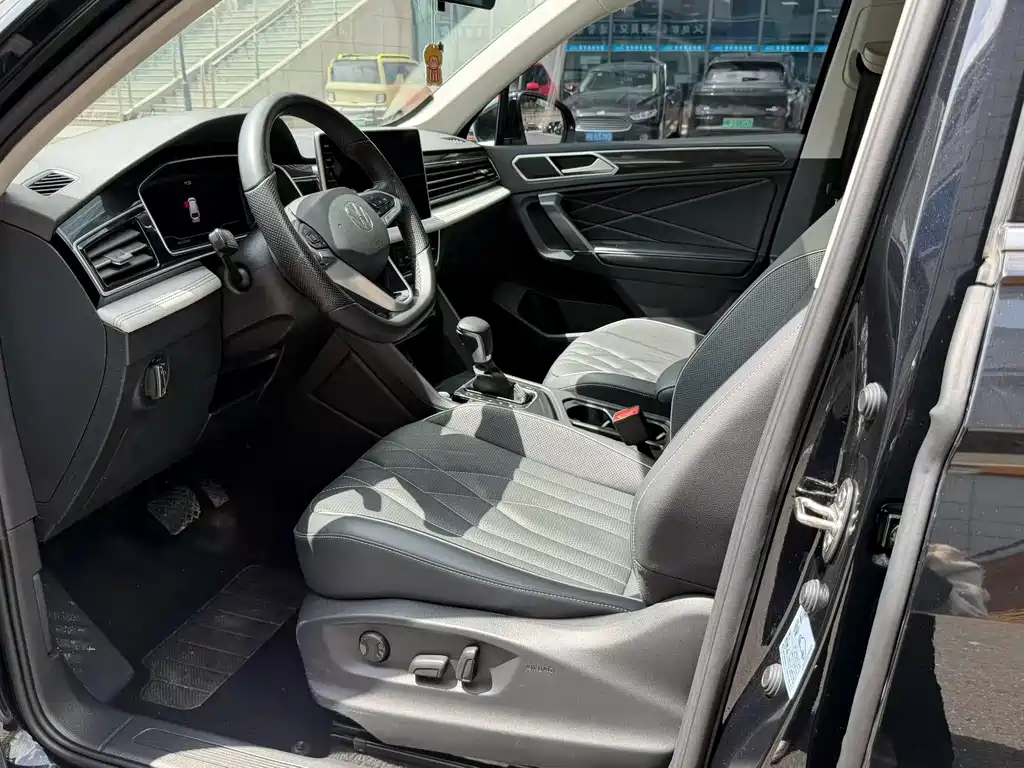 Volkswagen Tiguan L 2023 — фото 4