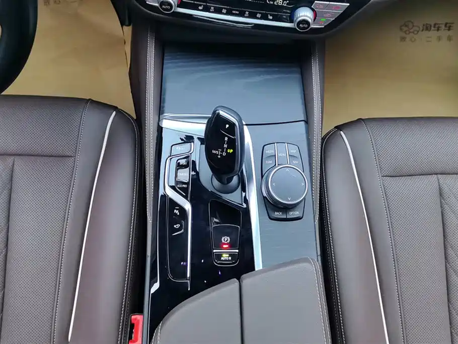 BMW 5 Series 2022 — фото 16