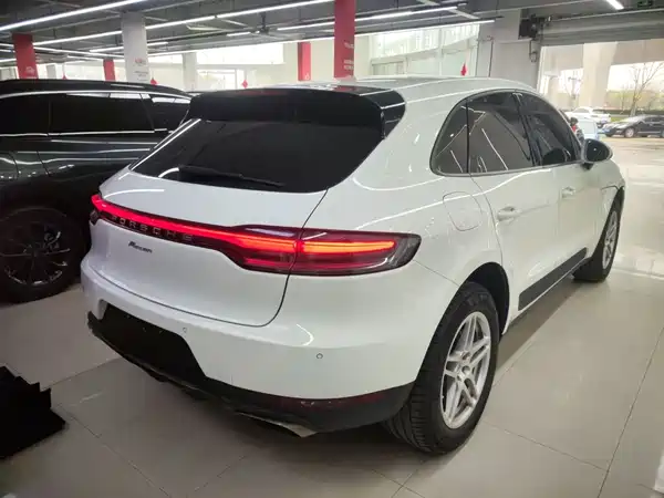 Porsche Macan 2021