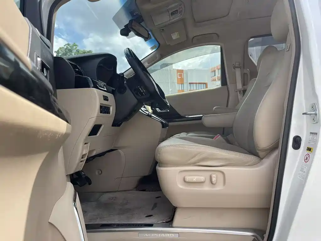 Toyota Alphard 2012