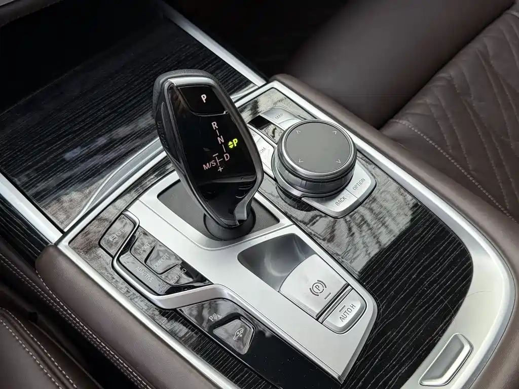 BMW 7 Series 2020 — фото 18