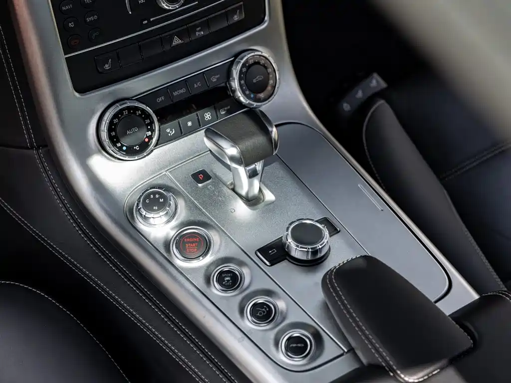 Mercedes-Benz SLS AMG 2011 — фото 13