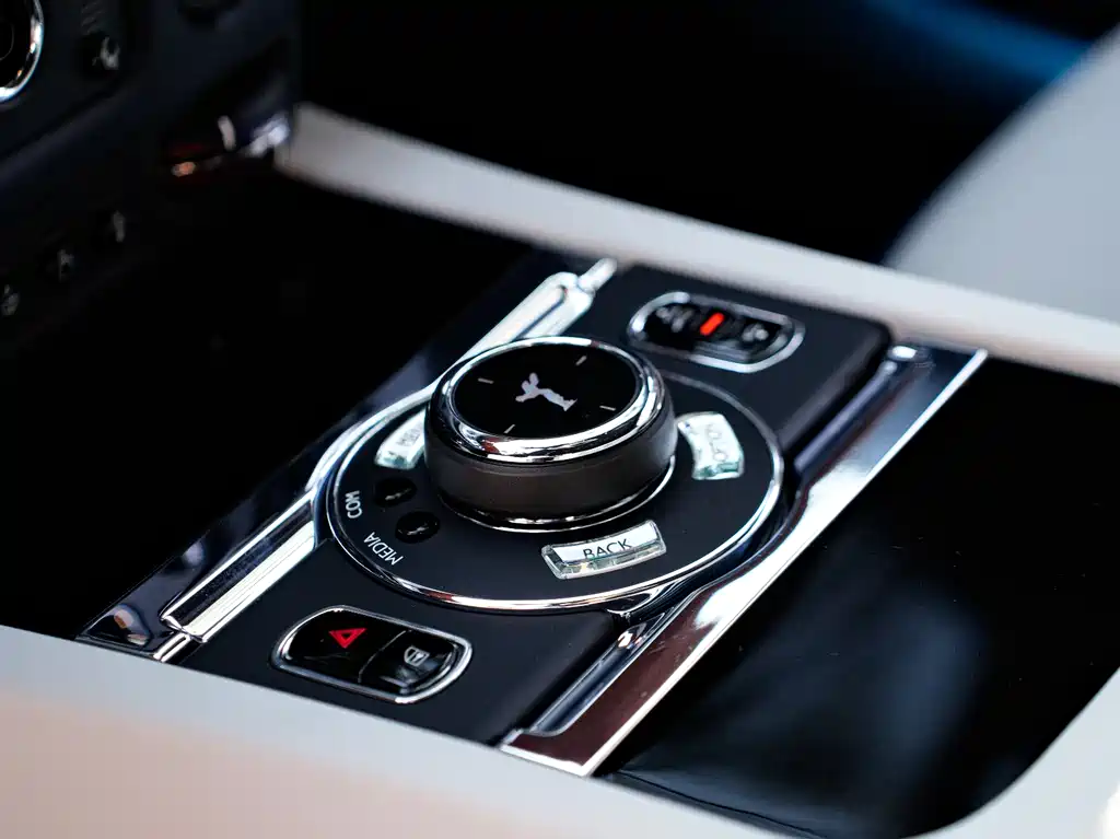 Rolls-Royce Wraith 2023 — фото 18