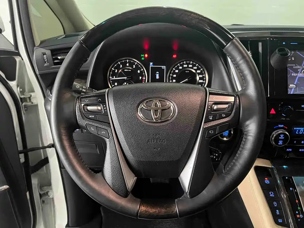 Toyota Alphard 2018 — фото 19