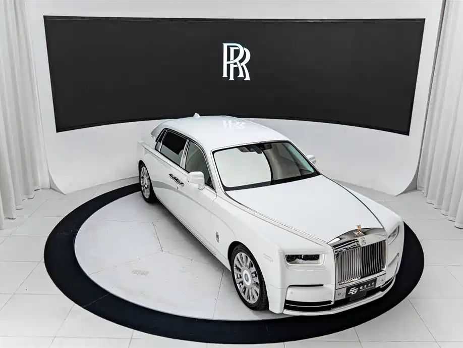Rolls-Royce Phantom 2019 — фото 22