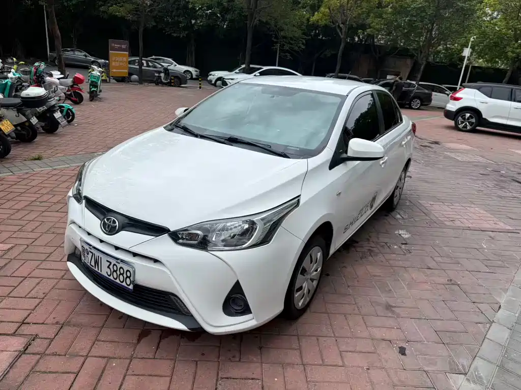 Toyota Yaris L 2019 — фото 1