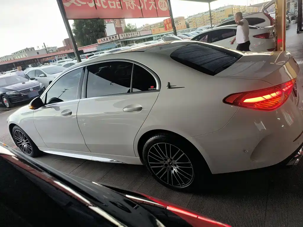Mercedes-Benz C-Class 2024