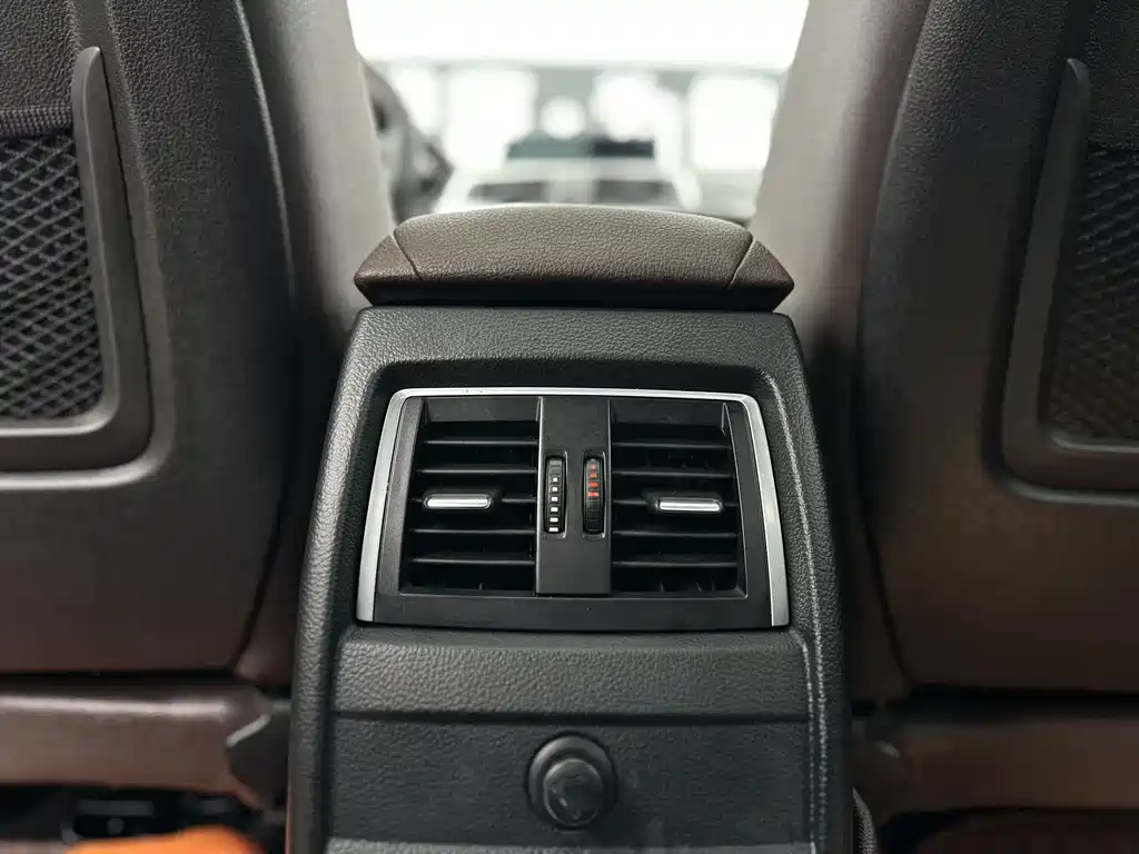 BMW 3 Series 2019 — фото 14