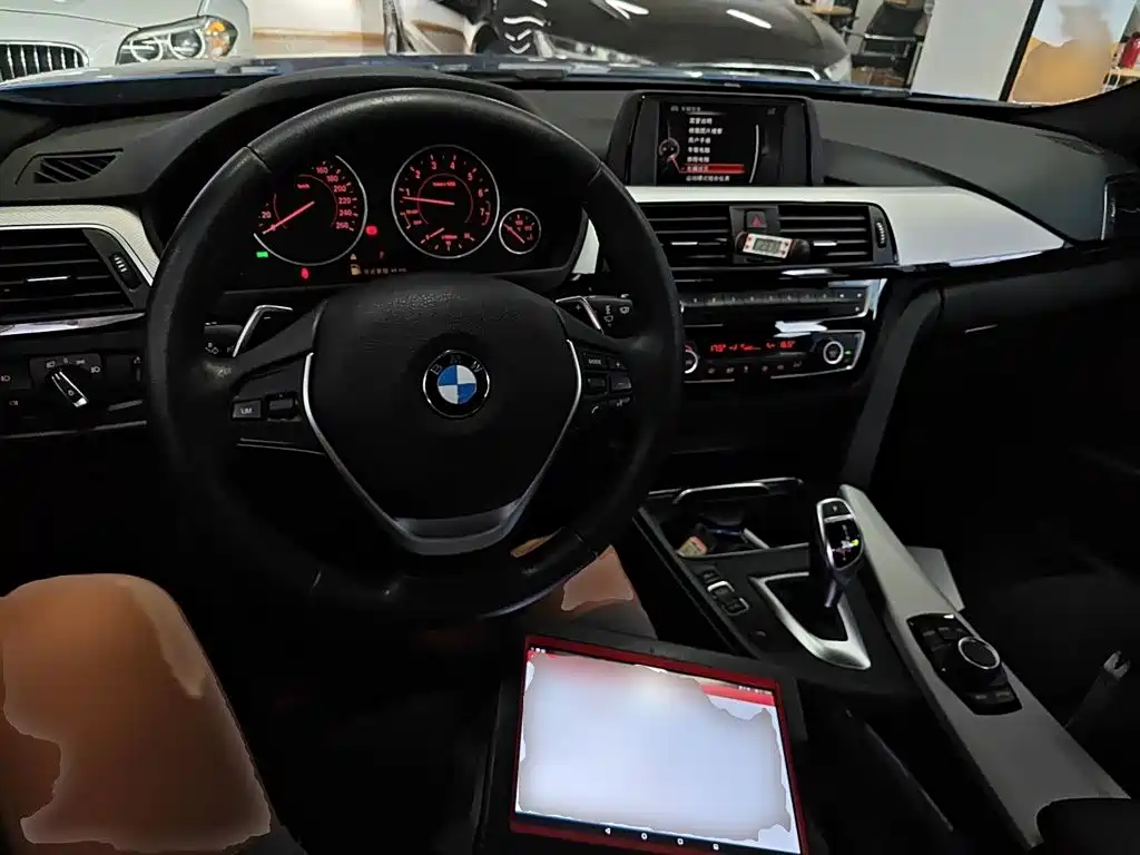 BMW 3 Series 2017 — фото 19